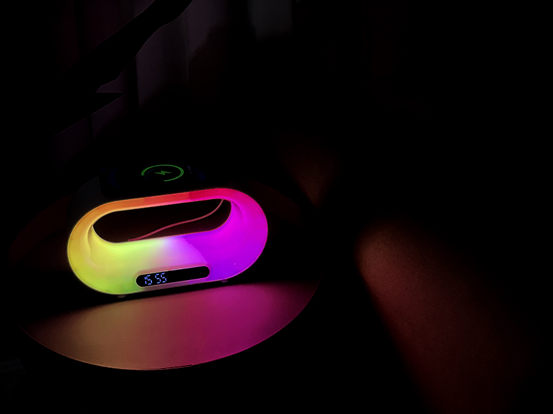 创新设计！弘沃无线充智能氛围灯为你的空间增添魅力！