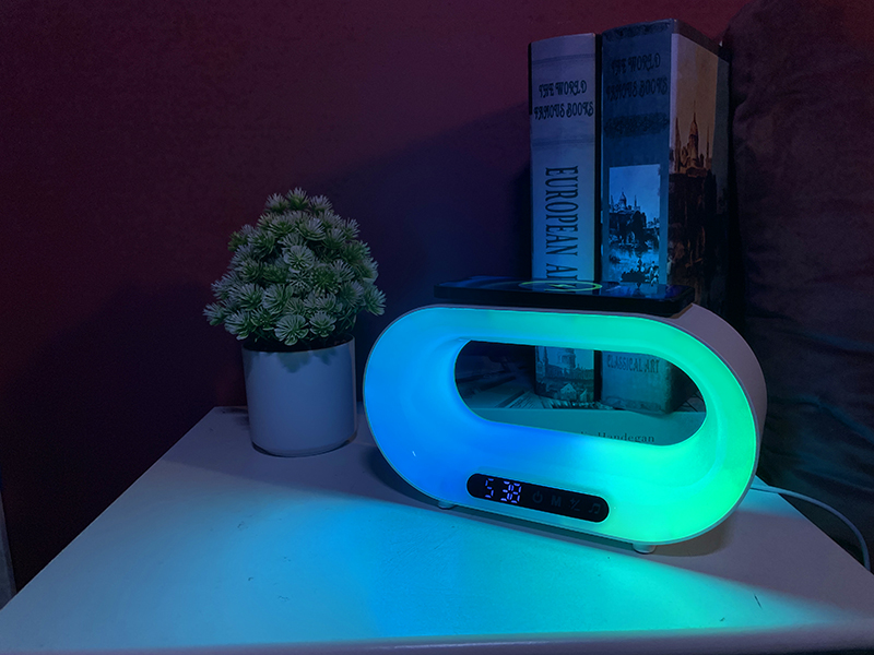 一盏灯，万种色，感受弘沃无线充智能氛围灯光影魔力！