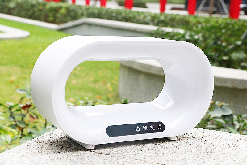 024年值得入手的桌面灯有哪些？弘沃无线充智能氛围灯自用评测"