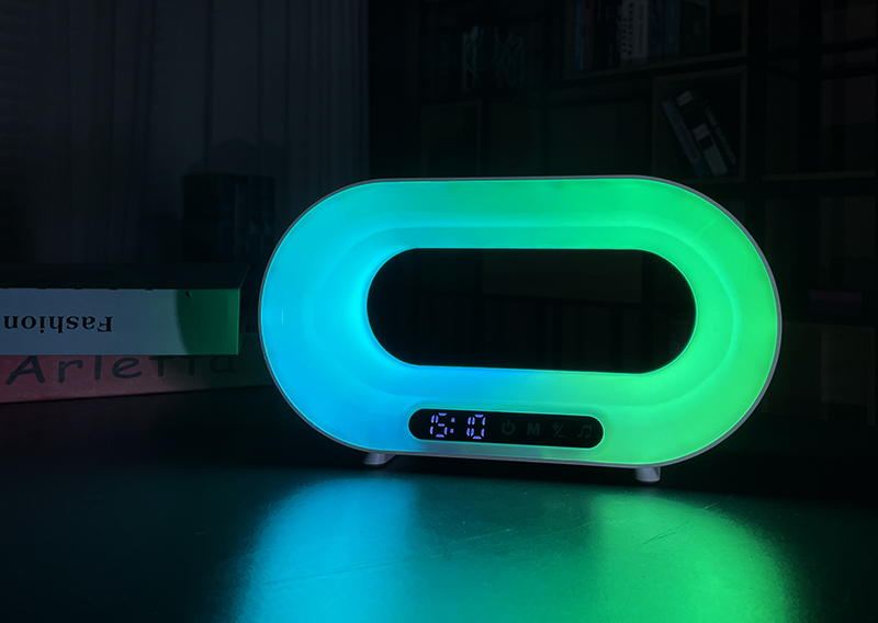 学习娱乐两不误：弘沃宿舍桌面氛围灯装饰你的学习桌